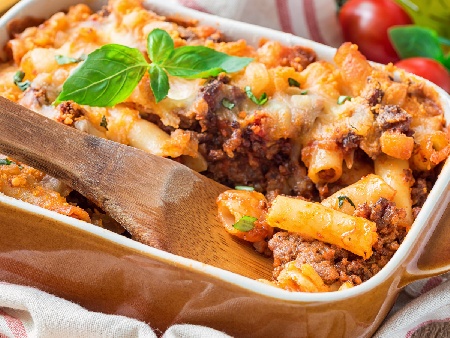 Печени макарони с кайма, италиански колбас, доматен сос, сметана и три вида сирене на фурна - снимка на рецептата Печени макарони с кайма, италиански колбас, доматен сос, сметана и три вида сирене на фурна - снимка на рецептата